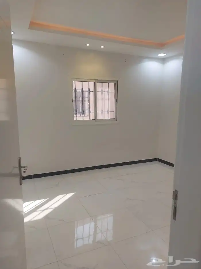 للإيجار شقه جديدةثلاث غرف وصالة في حي طويق 28الف على دفعتين 6