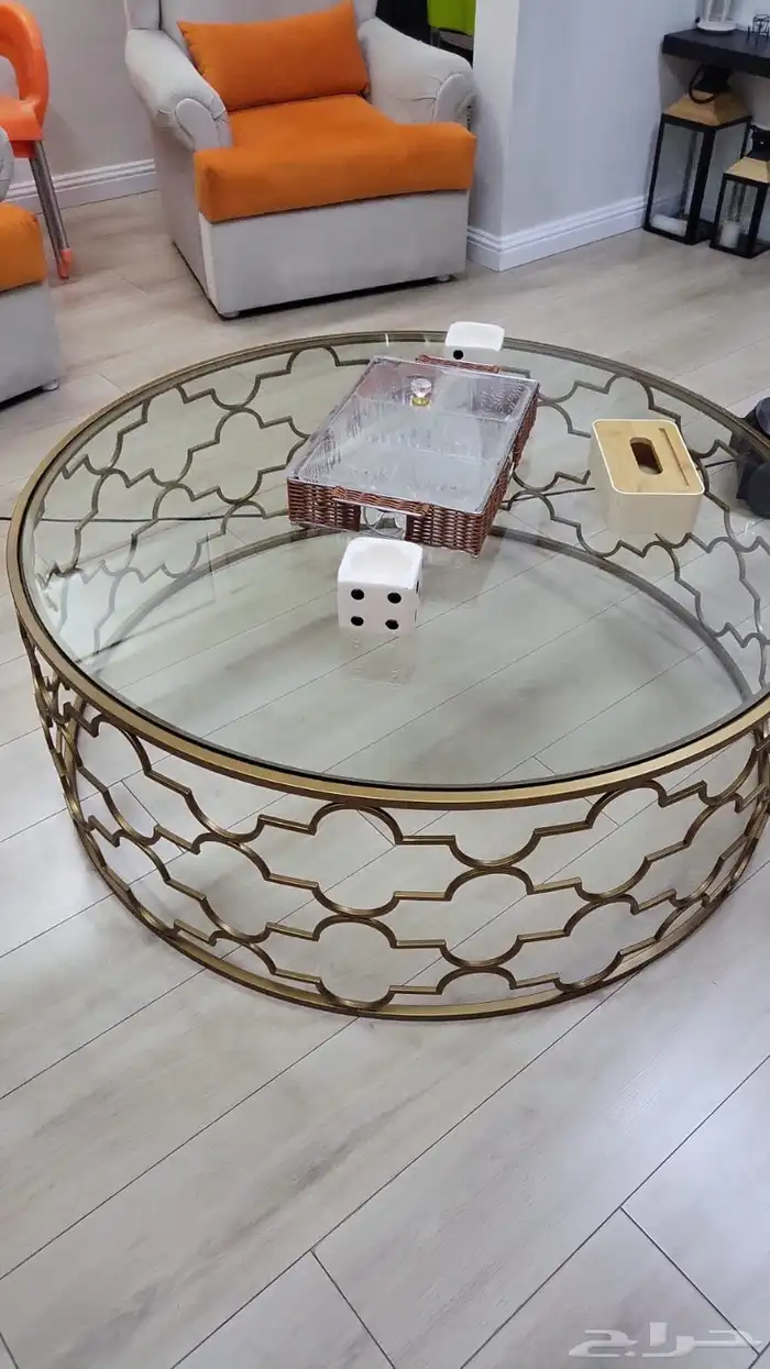 طاولة و كراسي 0