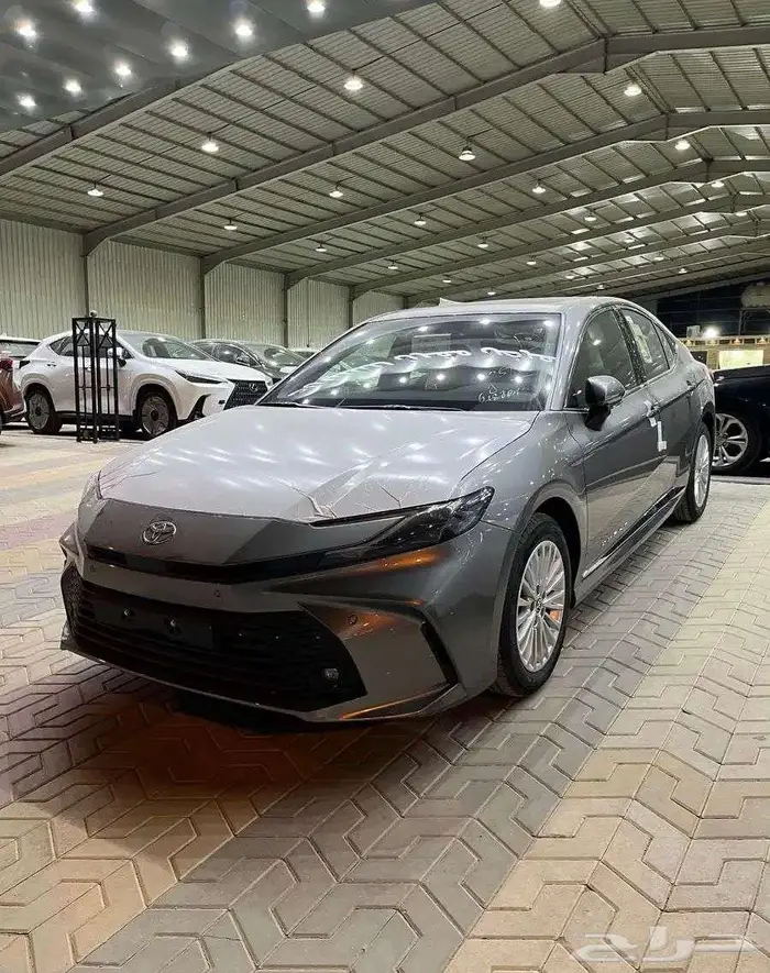 تويوتا كامري LE بنزين 2025 اصفار 6