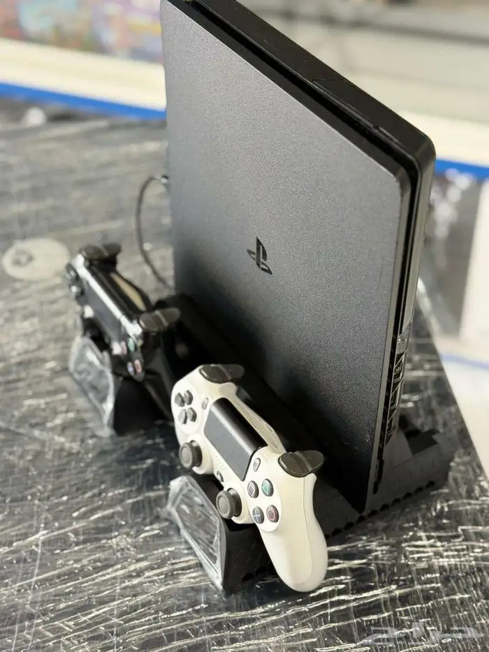 سوني بلايستيشن PS4 مستخدم نظيف مع يدين وقاعدة تبريد 1