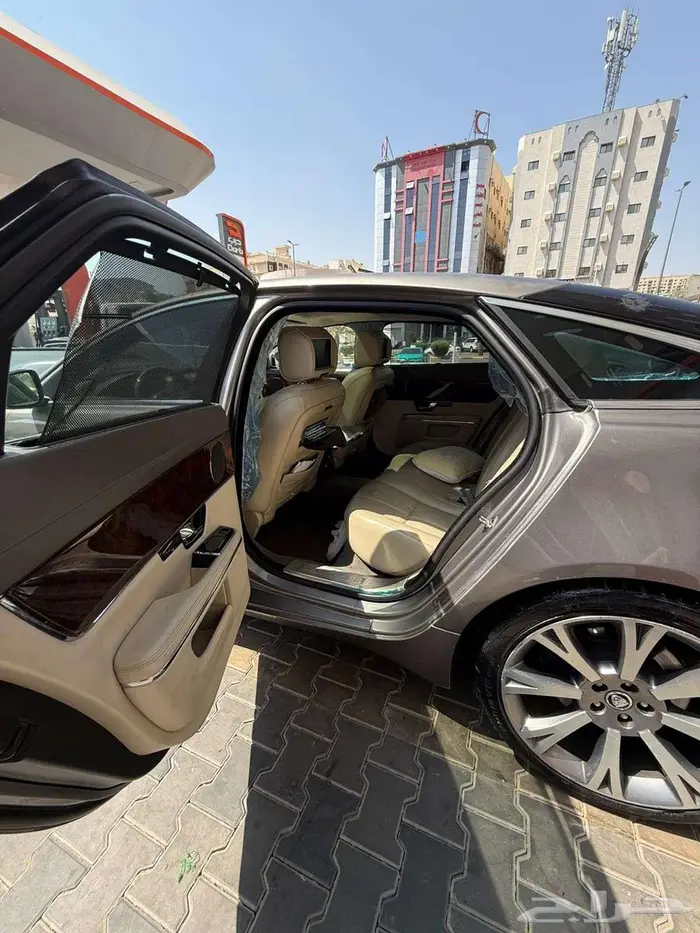 Jaguar XJL 2012 32