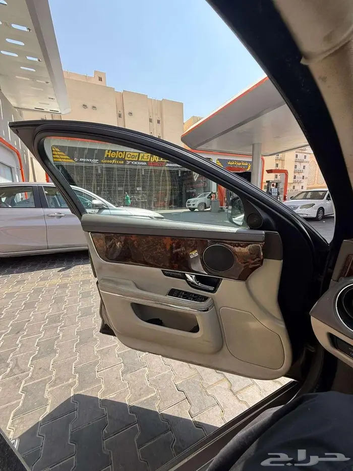Jaguar XJL 2012 37