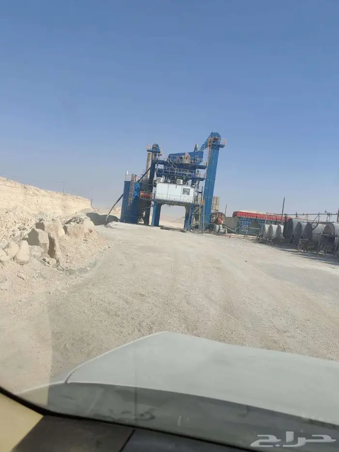 كسارة اسفلت مع طاقم العمل 18