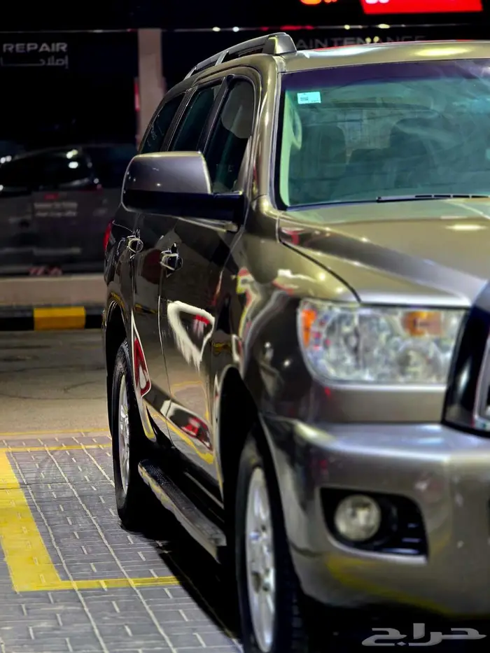 للبيع جيب تويوتا سيكويا SR5 دبل 4X4 10