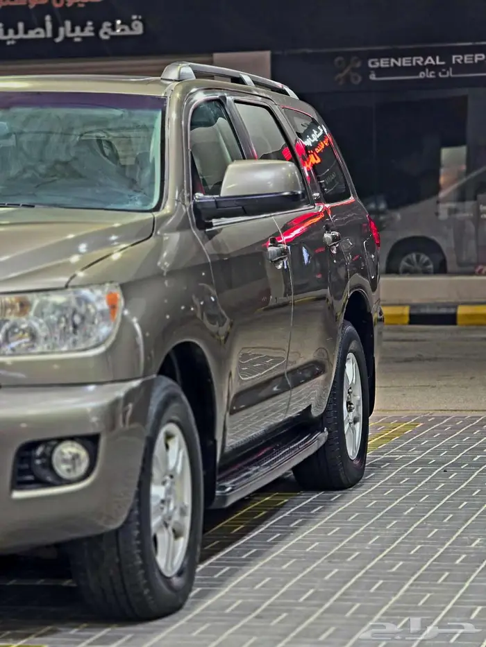 للبيع جيب تويوتا سيكويا SR5 دبل 4X4 12