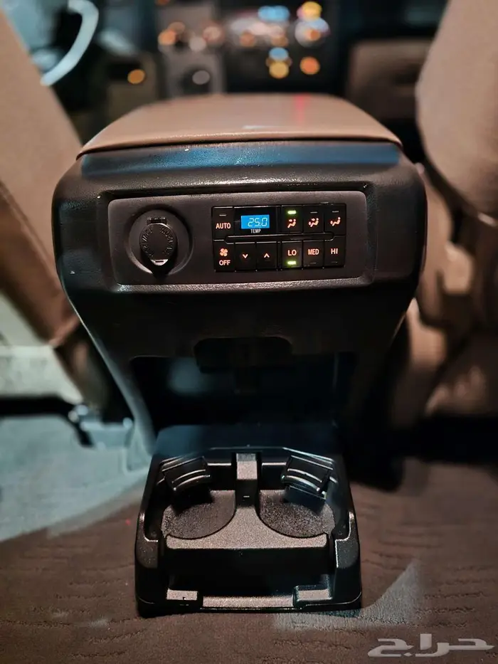 للبيع جيب تويوتا سيكويا SR5 دبل 4X4 6