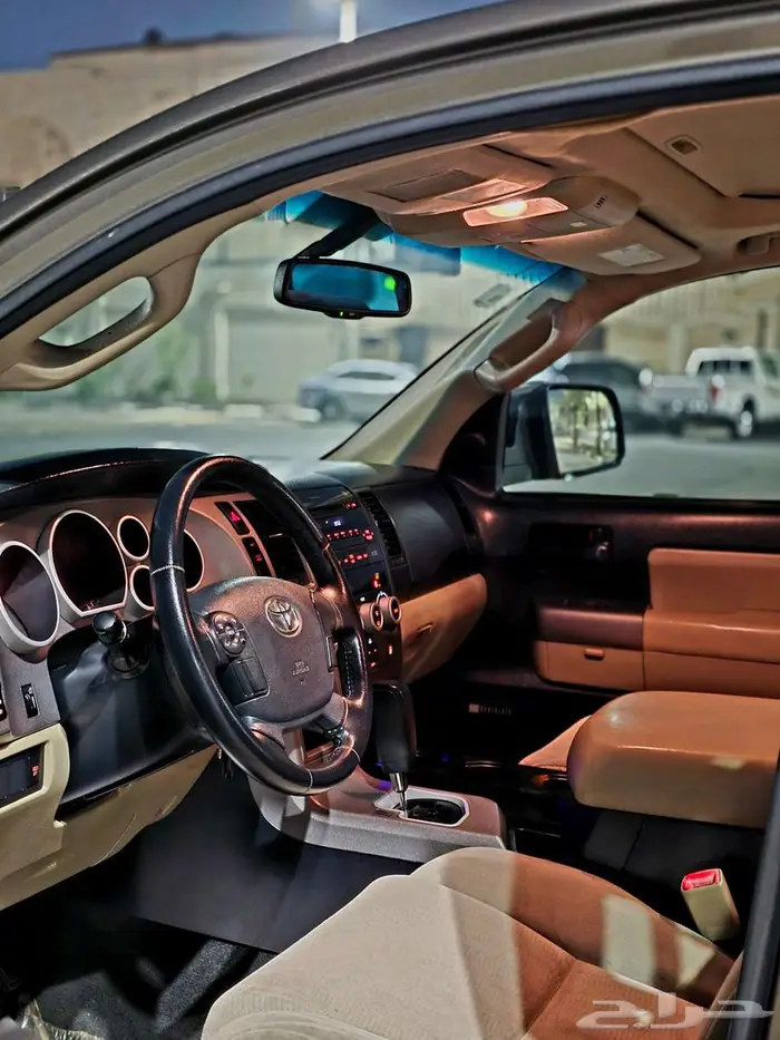 للبيع جيب تويوتا سيكويا SR5 دبل 4X4 28