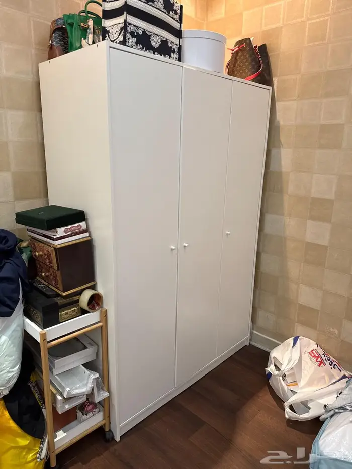 دواليب وسرير نظيفه كلها للبيع 1