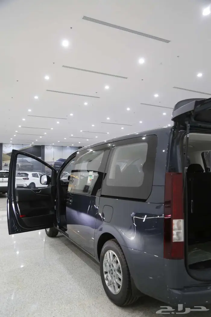 هيونداي ستاريا 2025 ديزل بانوراما   9 ركاب   ضمان 5 سنوات 5