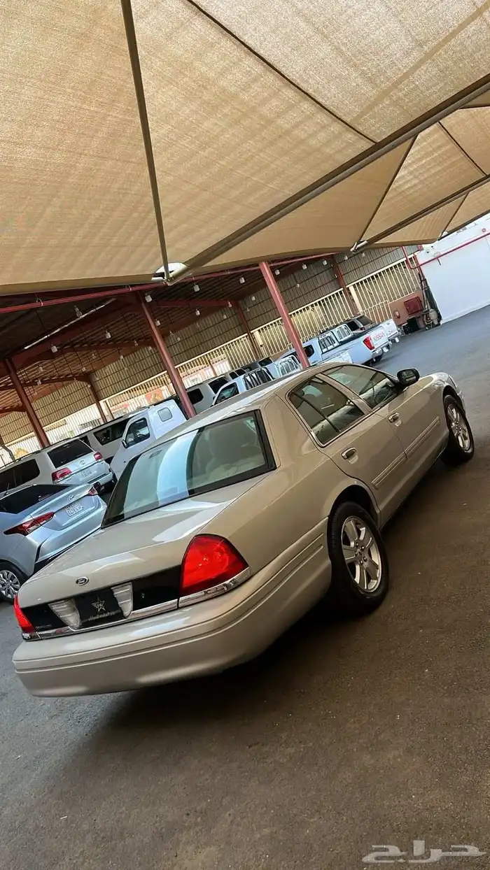 فورد كراون فكتوريا 2011 3