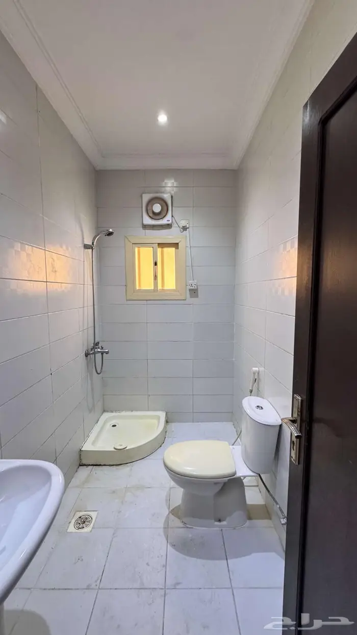 شقة خمس غرف وصالة جلوس للايجار السنوي المروة 7