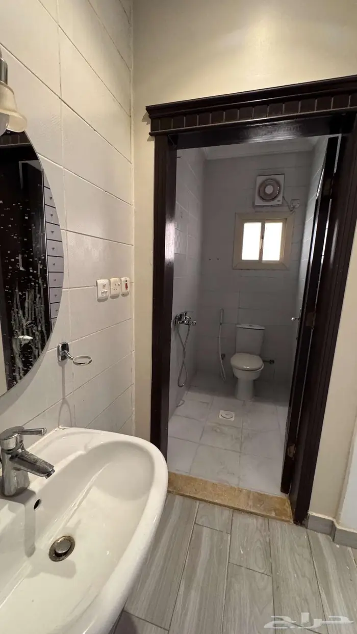 شقة خمس غرف وصالة جلوس للايجار السنوي المروة 8