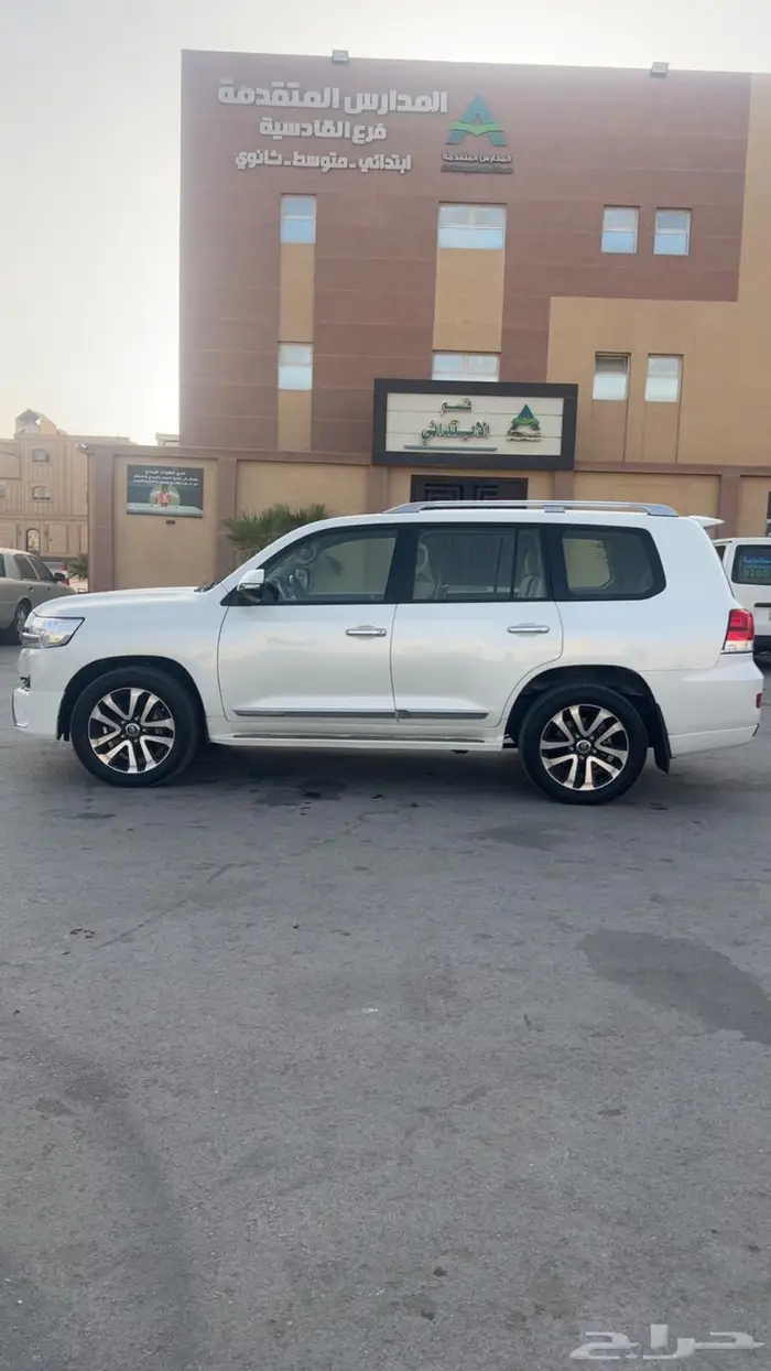 للبيع جيب جكسار 2018 فل كامل 10