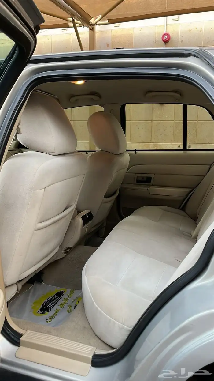 فورد كراون فكتوريا 2011 7