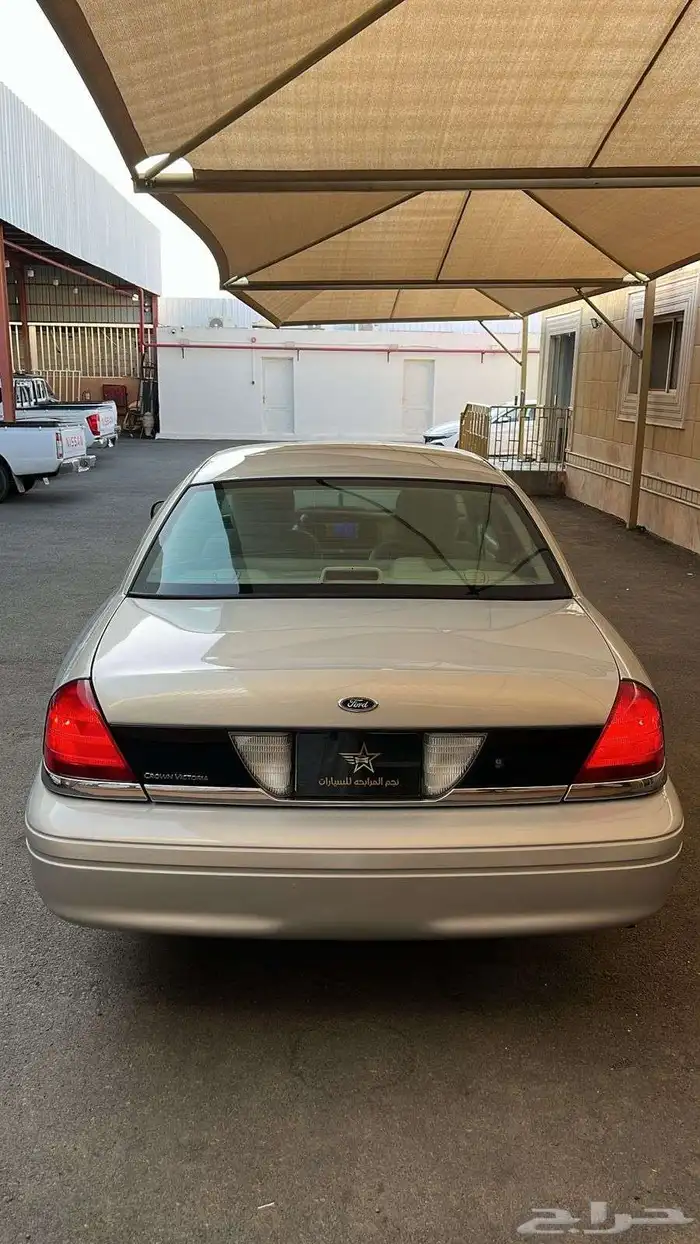 فورد كراون فكتوريا 2011 4