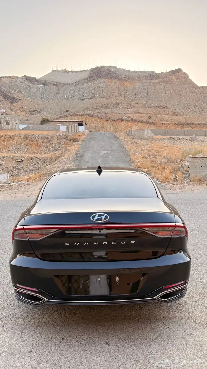 هونداي ازيرا 2021 ( بنزين) v6 فل كامل 3