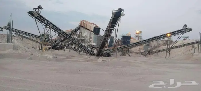 كسارة اسفلت مع طاقم العمل 1