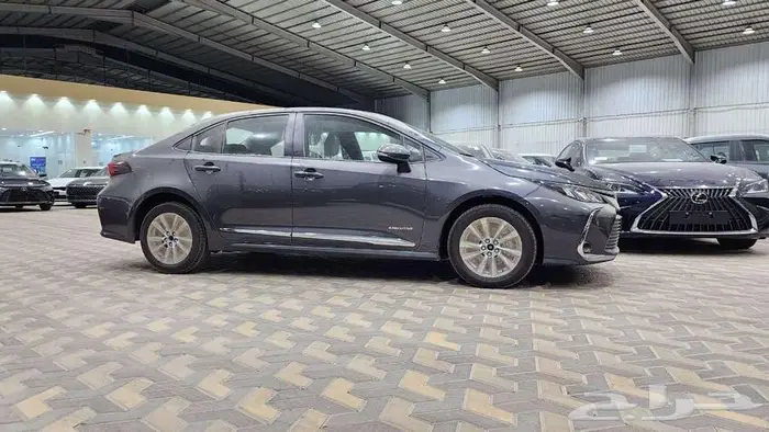 تويوتا كورولا XLI 2.0 مطور بنزين 2025 كاش وأقساط 10