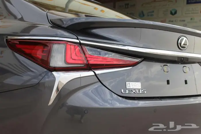 لكزس - ES250 AA -خليجي-2025-جناح-تشغيل عن بعد-ازياق جانبيه 3
