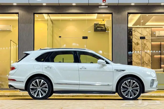 بنتلي بنتياقا V8 2021 ابيض خليجي 2