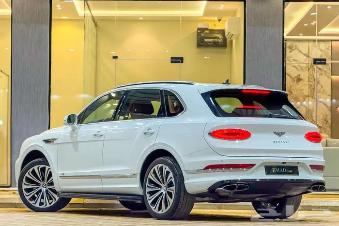 بنتلي بنتياقا V8 2021 ابيض خليجي 3