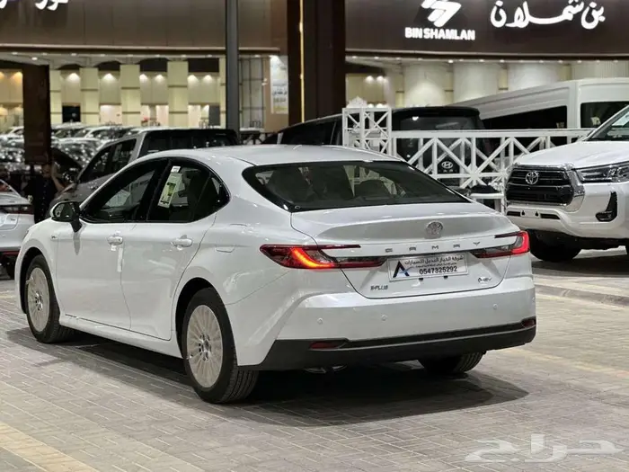تويوتا كامري LE هايبرد 2025 5