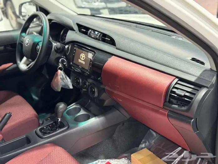 هايلوكس غمارتين GLS اتوماتيك بنزين بريمي 2025 15