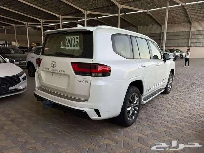 لاندكروزر جكسار L3 بنزين 2025 سعودي ممشى 5400 كم 4