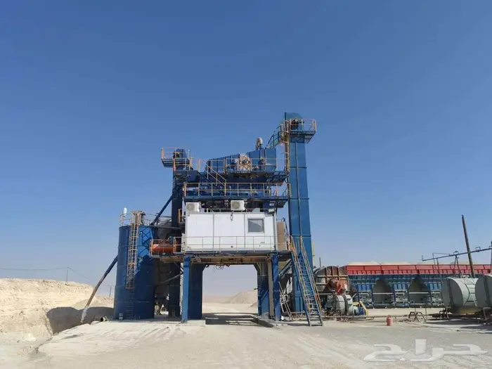 كسارة اسفلت مع طاقم العمل 10