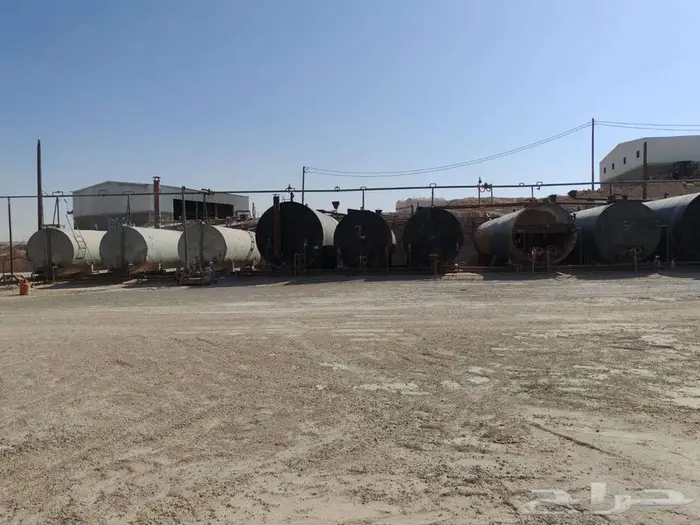 كسارة اسفلت مع طاقم العمل 2