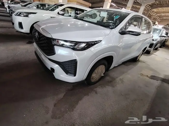 اينوفا GL موديل 2024 بنزين حبه فقط لون ابيض 8