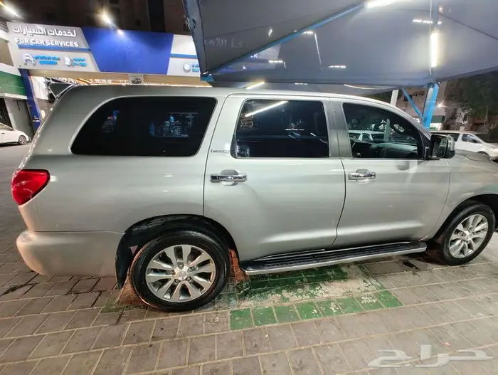 Toyota Sequoia 2011 4