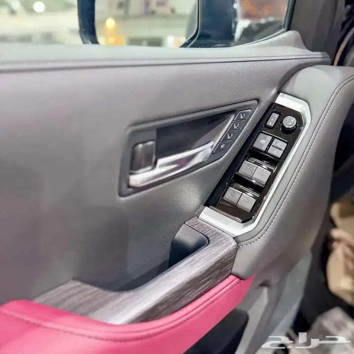 لاند كرروزر VXR بريمي 2025 8