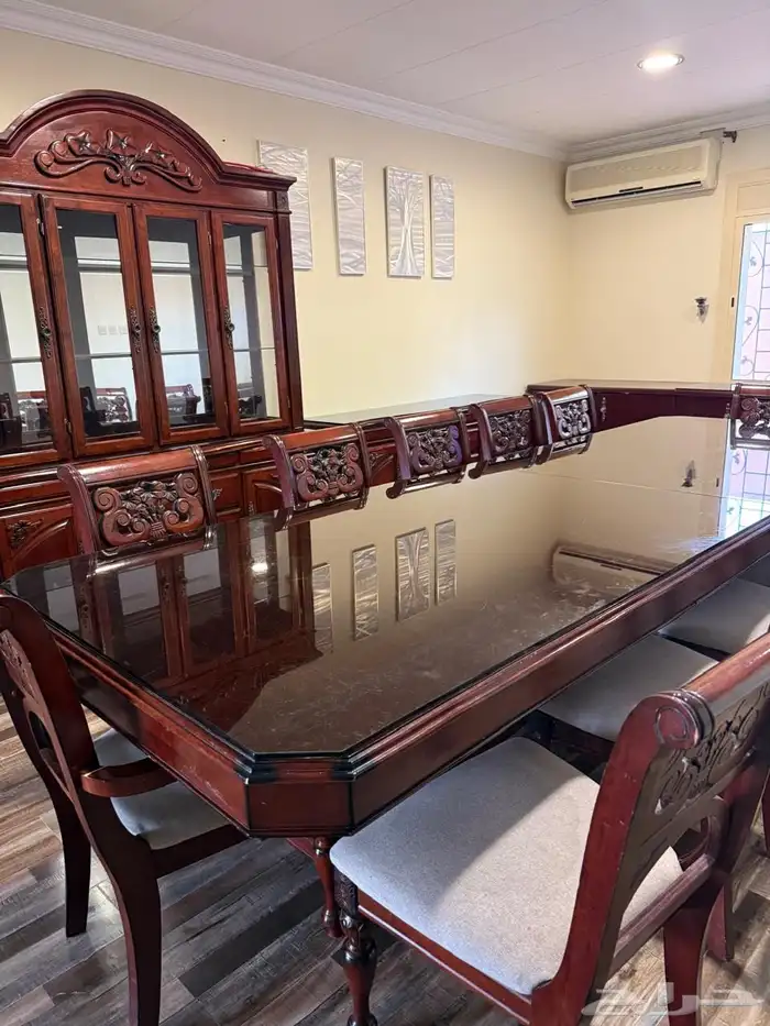 طاولة اكل وملحقاتها وحوض سمك 8