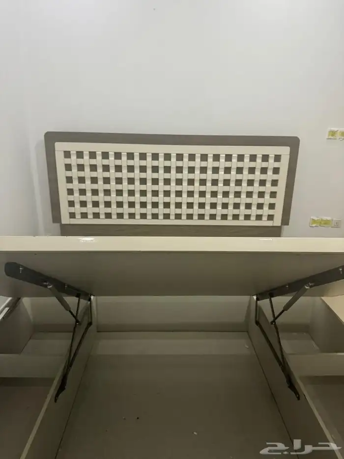 سرير نفرين 1
