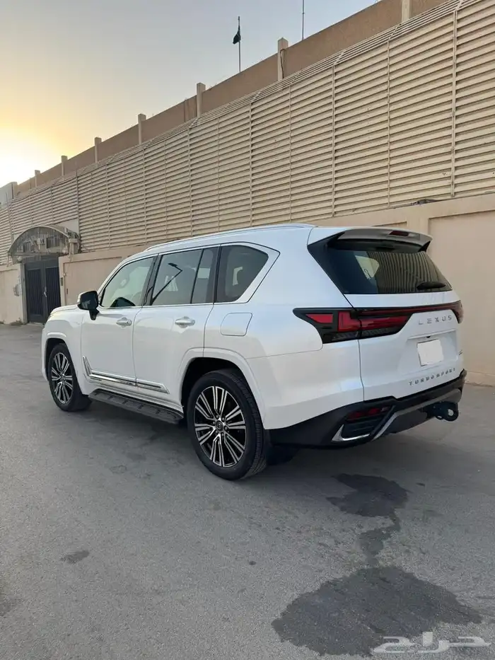 جيب لكزس 2024 BB 5