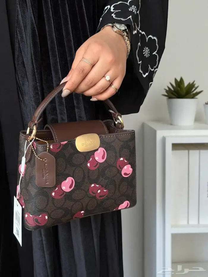 شنط كوتش شنط نسائيه شامل التوصيل ودفع عند الاستلام 69