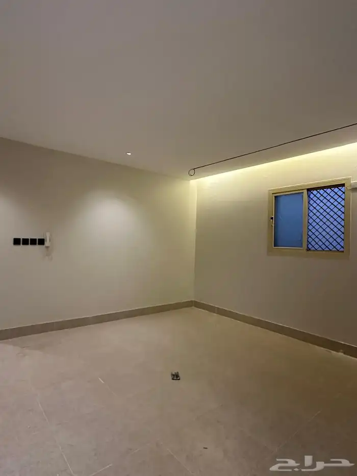 للبيع شقة 4 غرف مجددة بحي البوادي 3