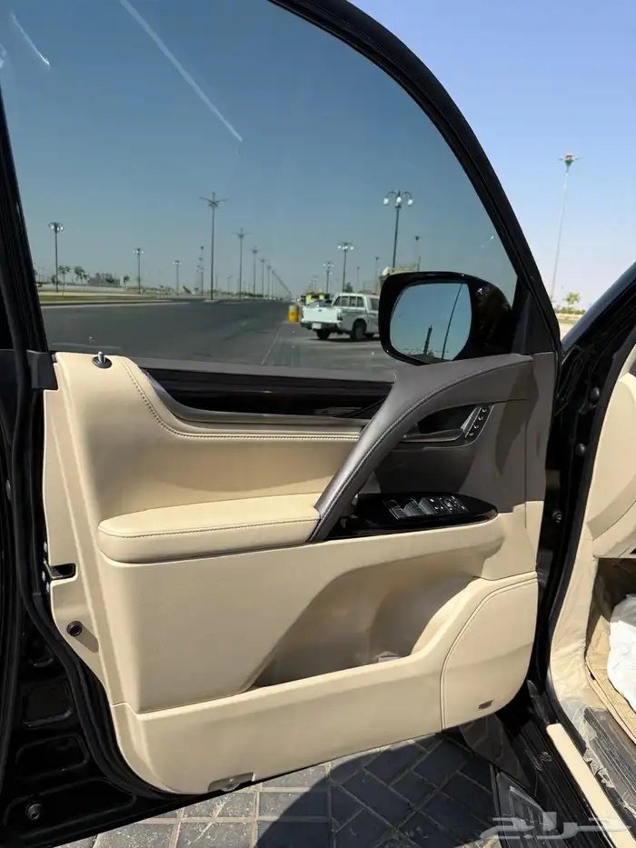 جيب لكزس 2020فل كامل ADسعودي بروجكتر المعروفه لهذي الفئه 8