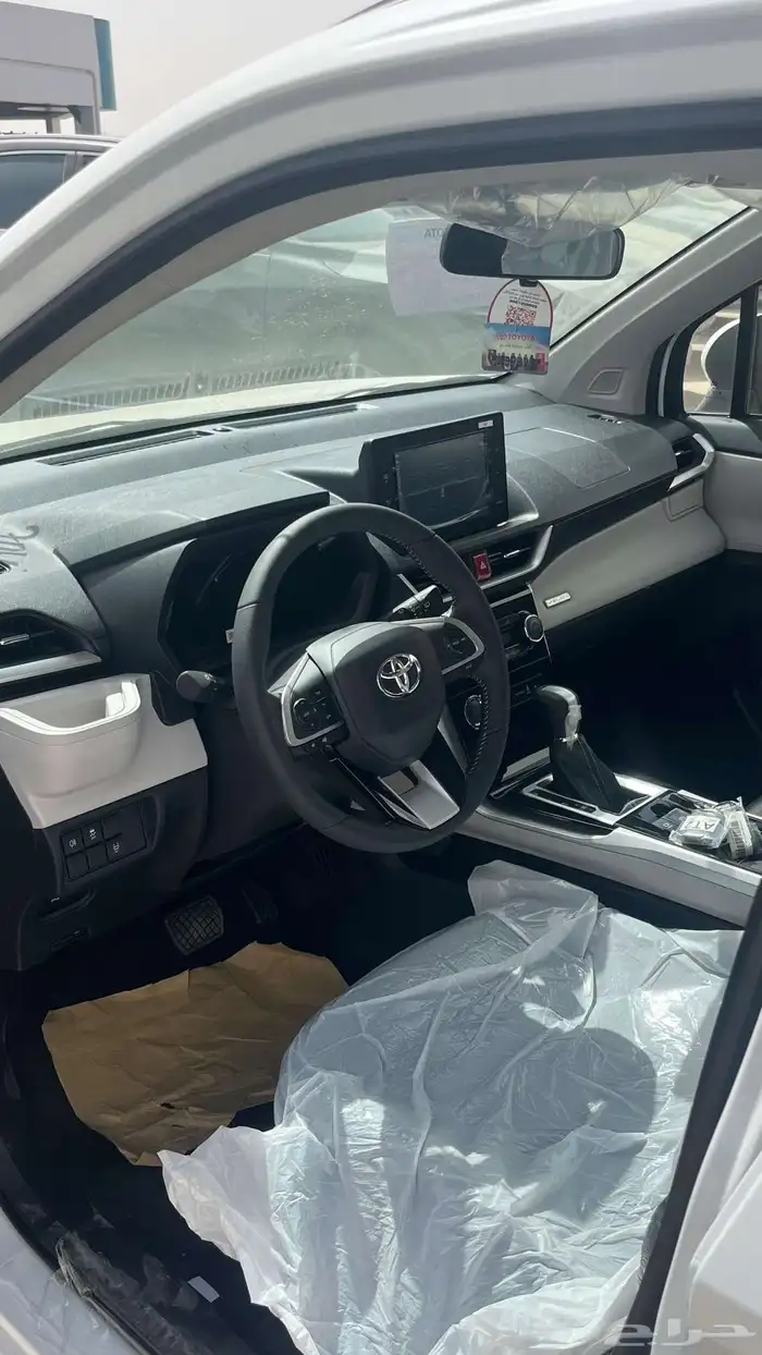 تويوتا فيلوز GLX موديل 2025   لون  أبيض   وارد عبداللطيف 3