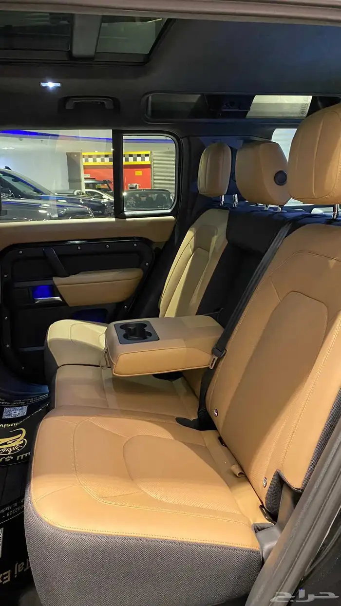 Land Rover Defender 110 V8 2025 12