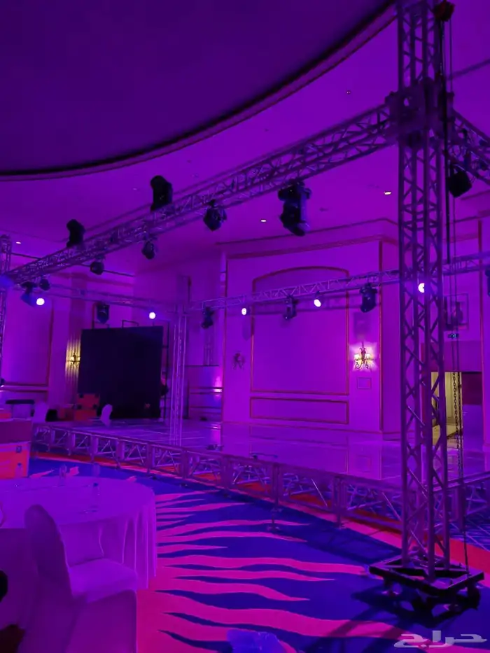 تنظيم حفلات وفتتحات تاجير شاشات مسارح استيج خشب استيج زجاج 3