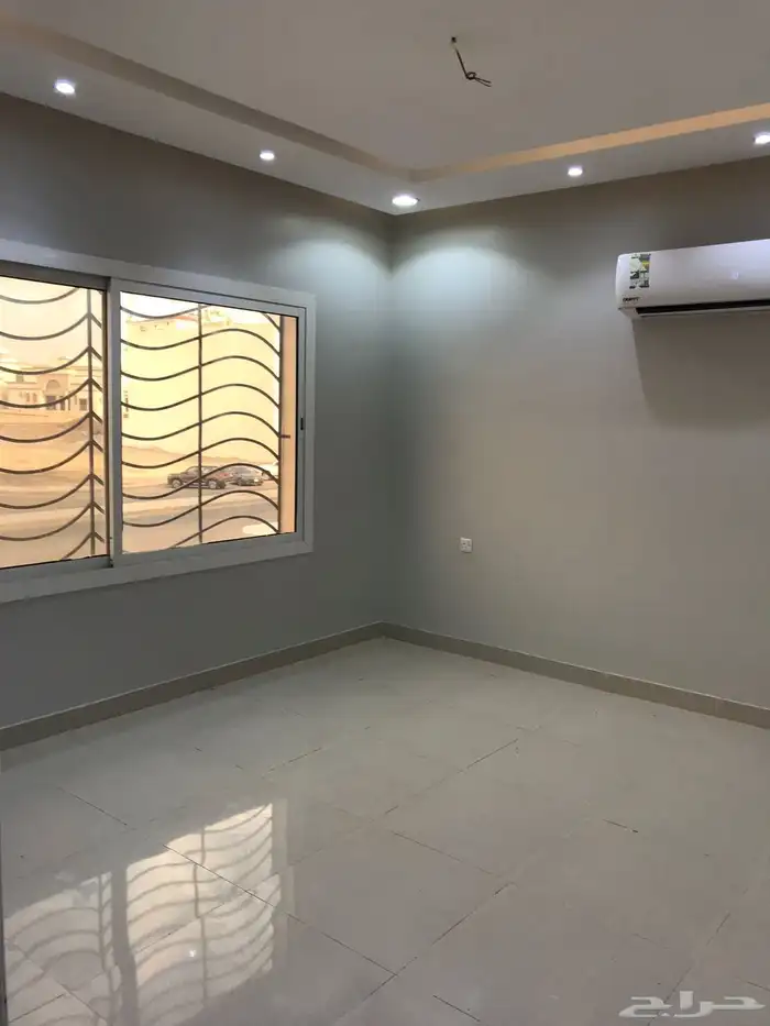 شقة روف 3 طوابق للإيجار في حي الغراء 2