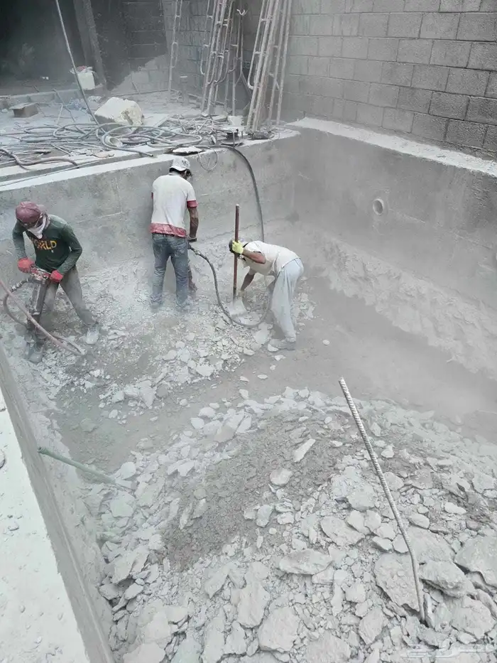 السلام عليكم ورحمة الله وبركاته يوجد لدينا كمبروسر هواء لاعم 2