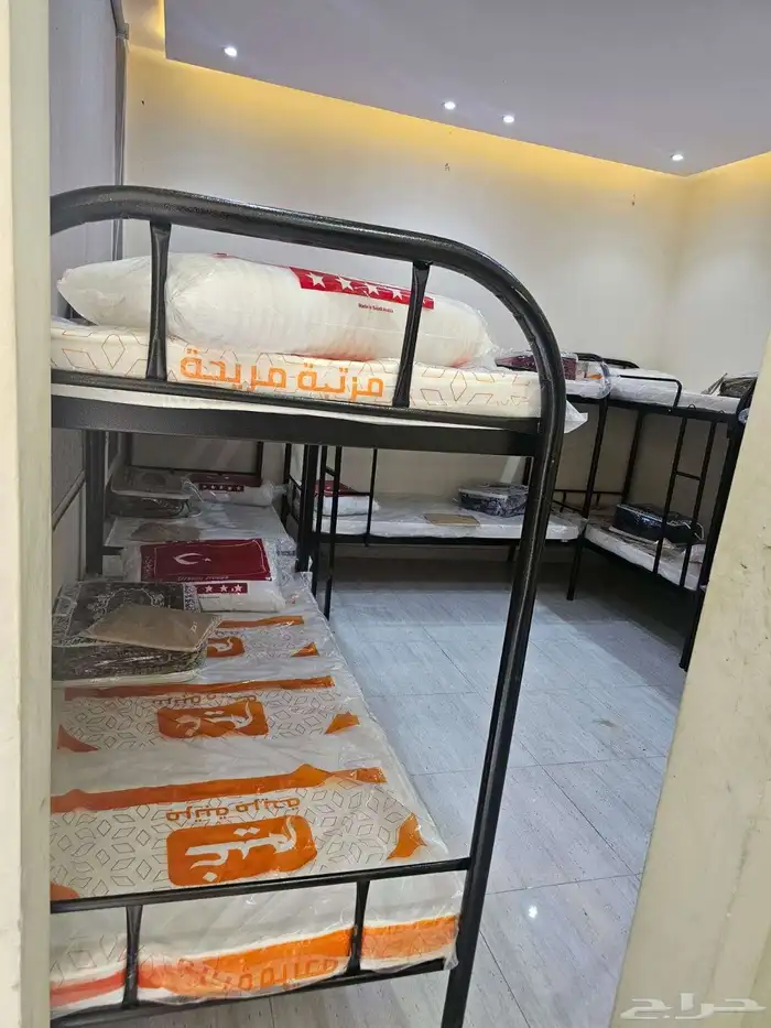 سرير حديد دورين ومراتب ودوليب وبطانيات كل شي متواجد 27