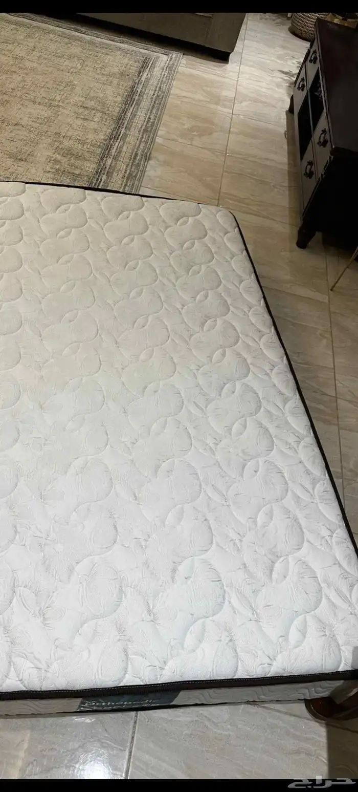 مراتب ولباد وسجاد وطاوله كمبيوتر 4