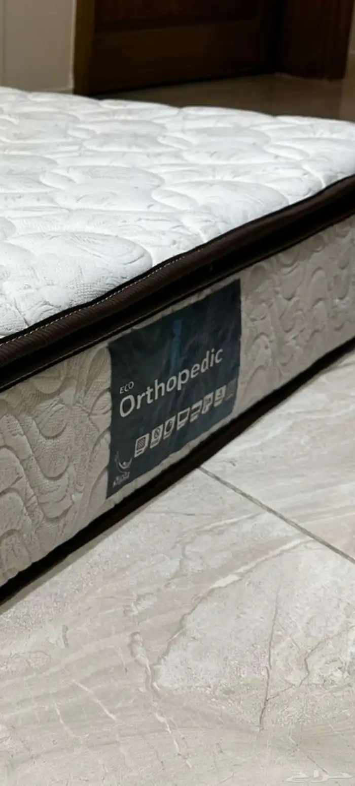 مراتب ولباد وسجاد وطاوله كمبيوتر 3