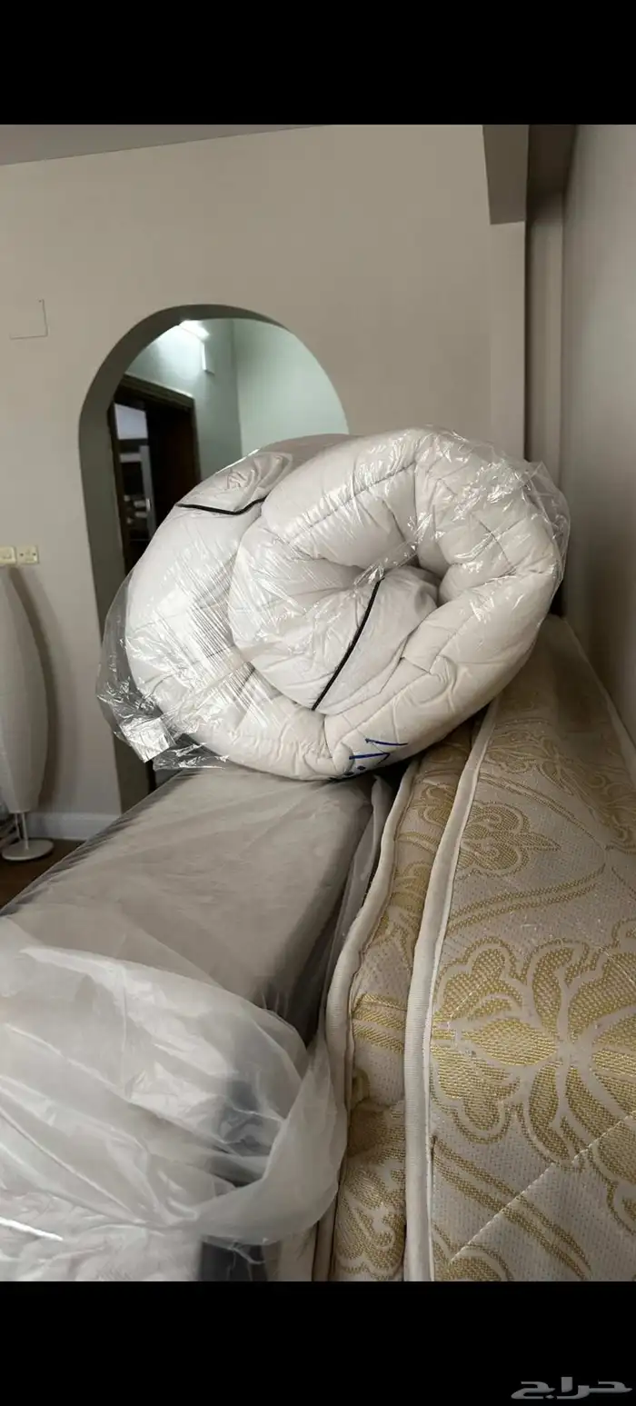 مراتب ولباد وسجاد وطاوله كمبيوتر 0