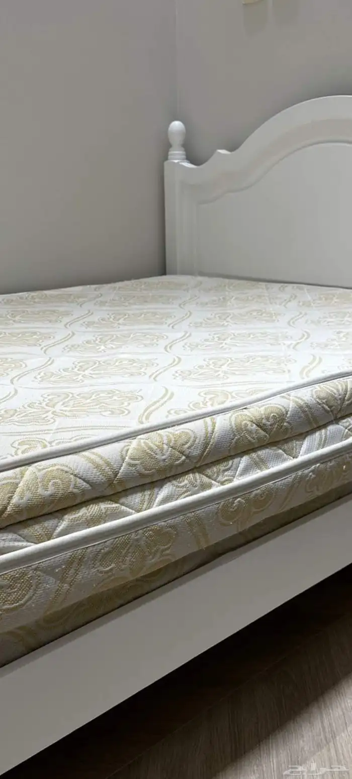 مراتب ولباد وسجاد وطاوله كمبيوتر 2