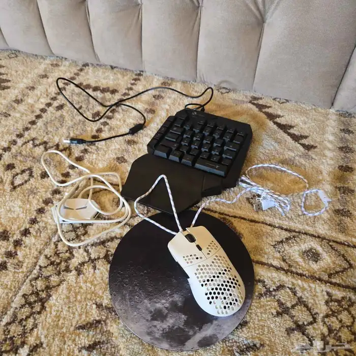 ماوس وكيبورد للبيع للتواصل واتس فقط 0